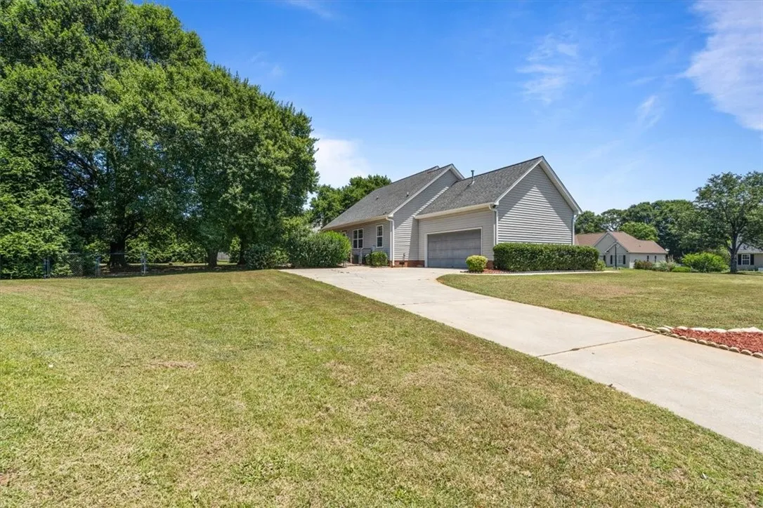 Property image 4 at 305 Huddersfield Drive, Piedmont, SC 29673