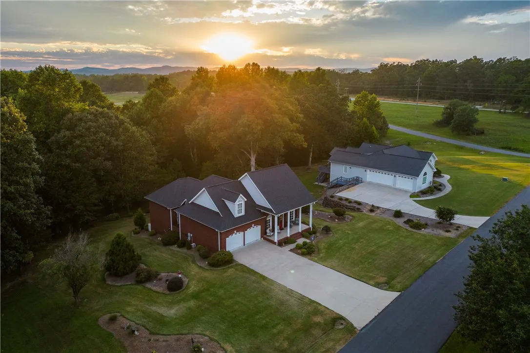 1604 Banchory Circle