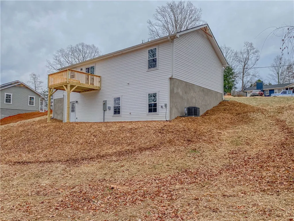 Property image 2 at 413 Sherwood Drive, Seneca, SC 29678