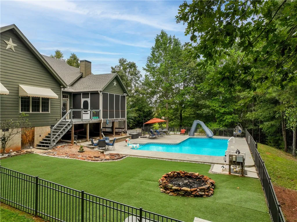 Property image 3 at 402 Home Stretch Drive, Seneca, SC 29672