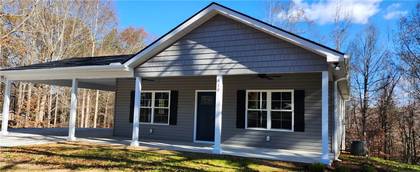 910 Robinhood Drive