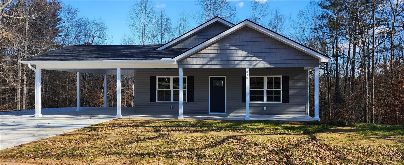 Property image 3 at 910 Robinhood Drive, Walhalla, SC 29691