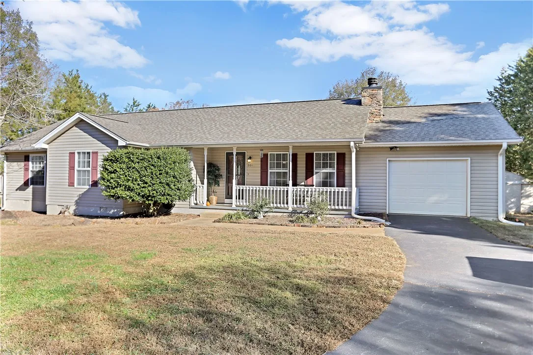 Property image 4 at 601 Pointe Wildwood Drive, Seneca, SC 29678