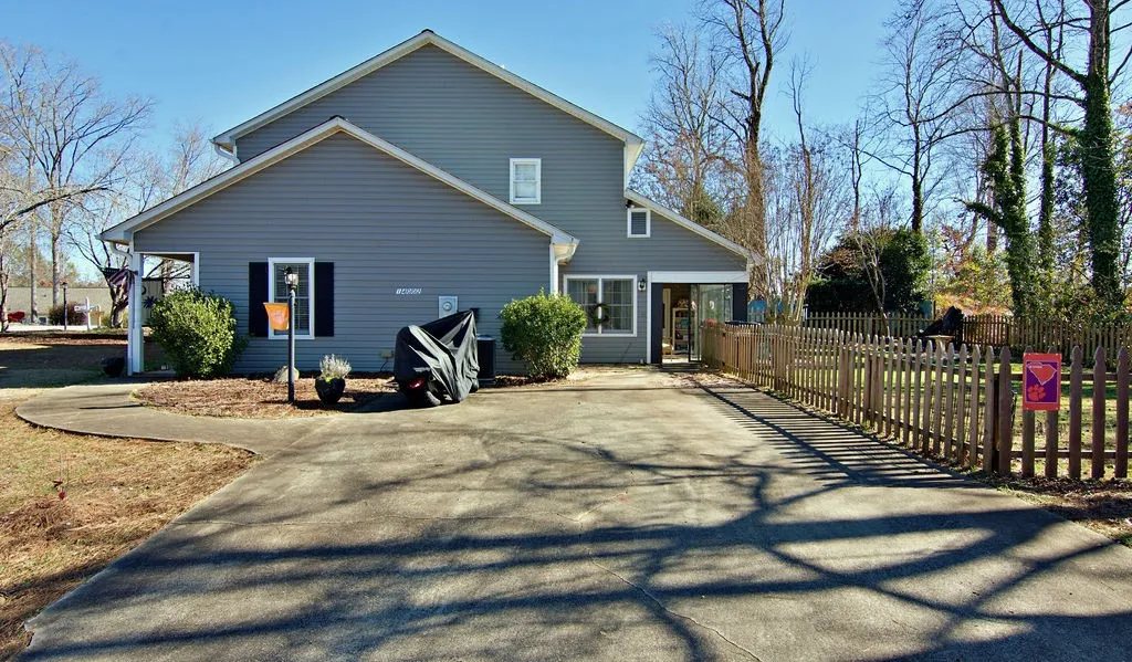 Property image 5 at 14002 Camelia Lane, Seneca, SC 29678