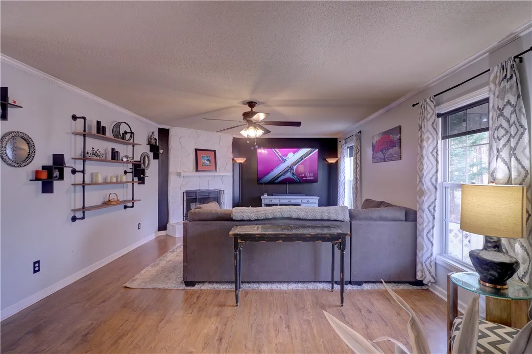 Property image 3 at 937 Crestview Drive, Seneca, SC 29678