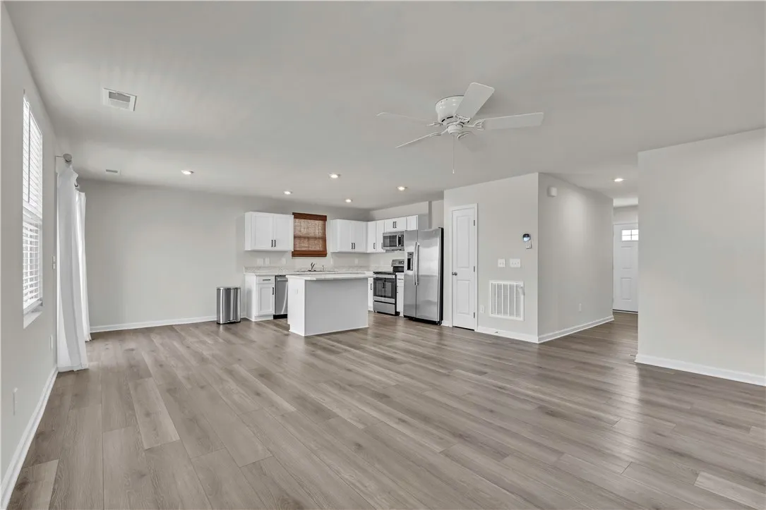 Property image 3 at 290 Utica Bend Court, Seneca, SC 29678