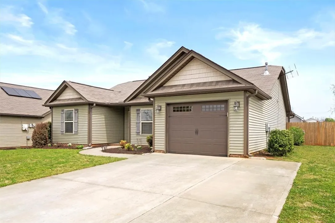 Property image 3 at 102 Veranda Circle, Pendleton, SC 29670