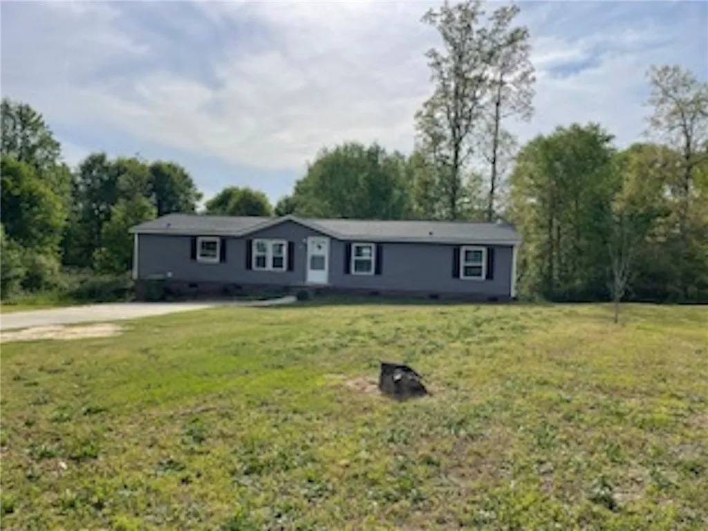 Property image 2 at 128 Sue Ella Court, Townville, SC 29689