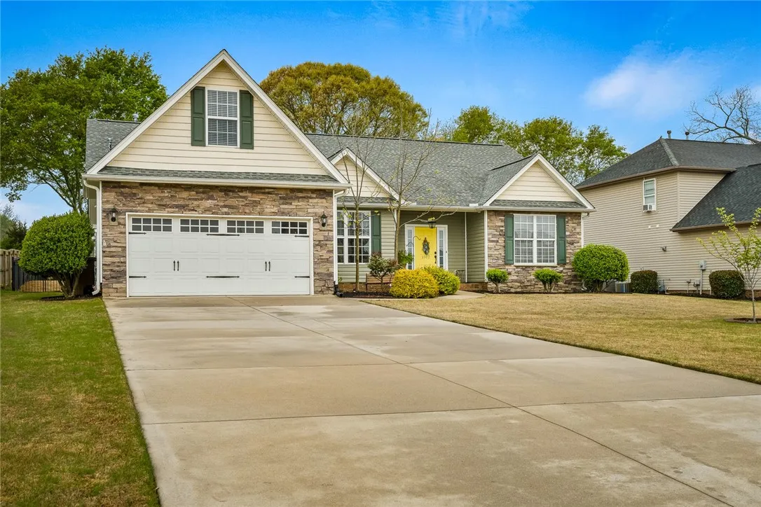 Property image 2 at 1007 Drakes Xing, Anderson, SC 29625