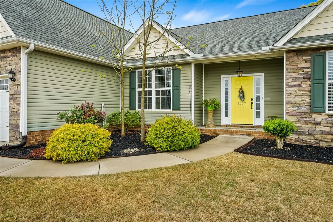 Property image 3 at 1007 Drakes Xing, Anderson, SC 29625