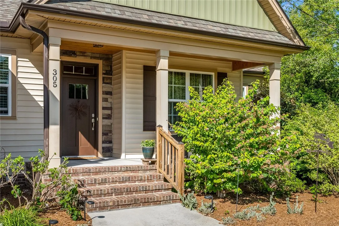 Property image 4 at 305 Edens Ridge Drive, Six Mile, SC 29682