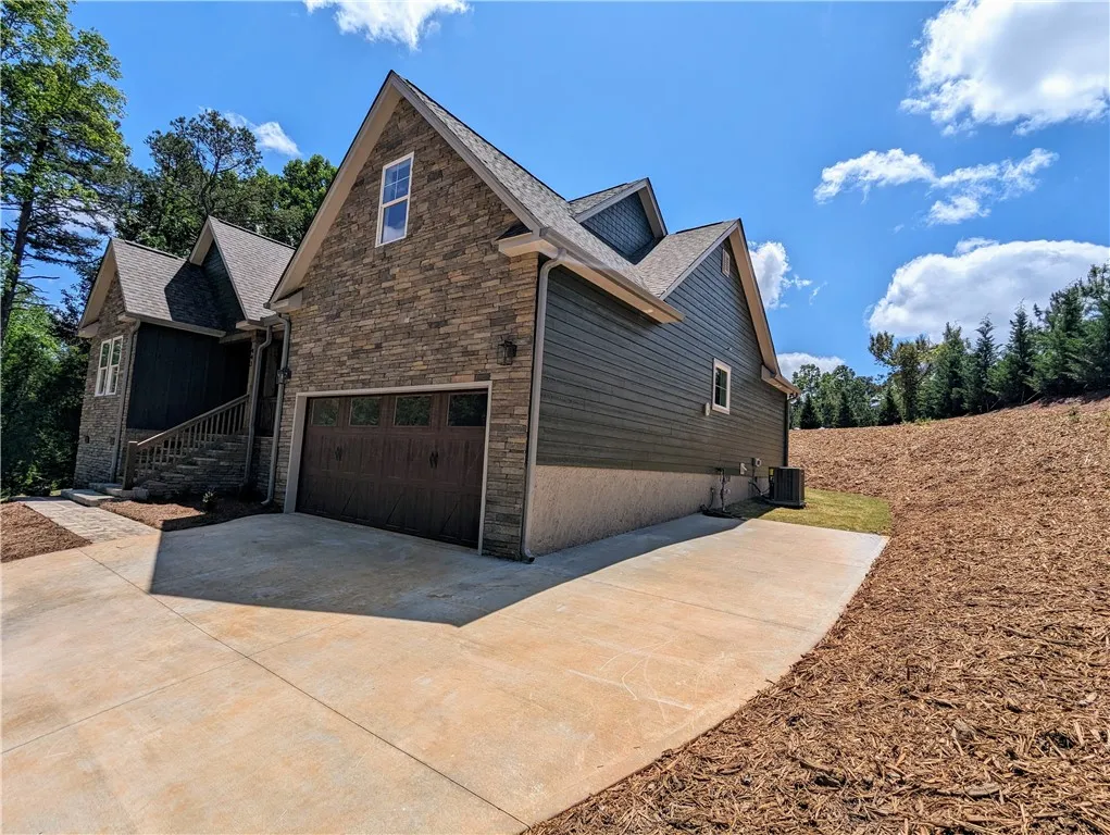 Property image 2 at 443 Kensington Circle, Seneca, SC 29672