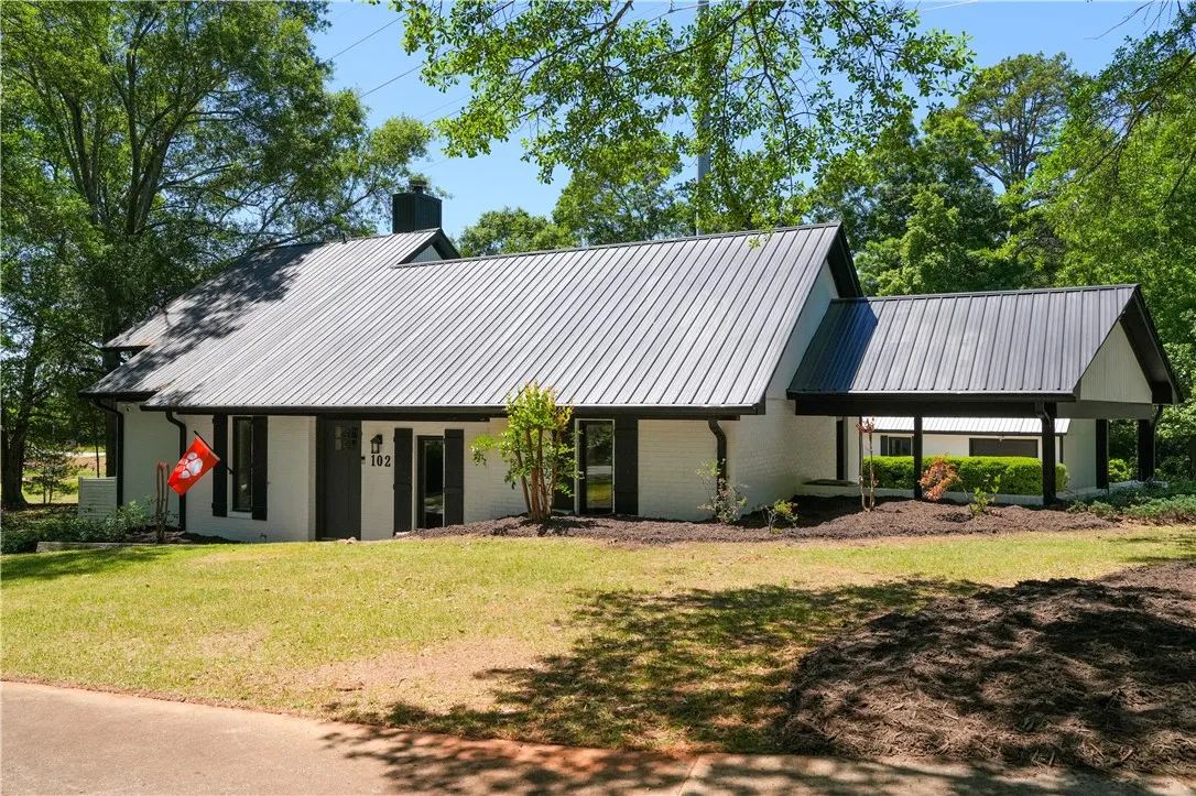 102 Ridgeview Drive
