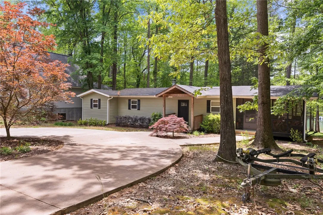 Property image 2 at 229 Lake View Court, Lavonia, GA 30553