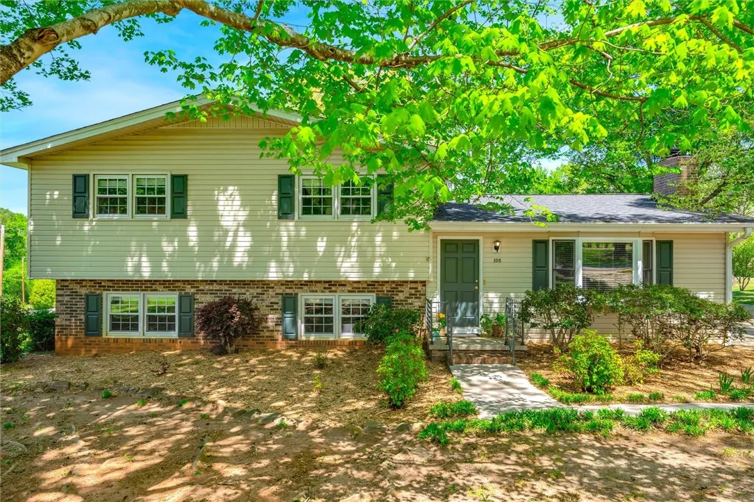 105 Meadow Lane