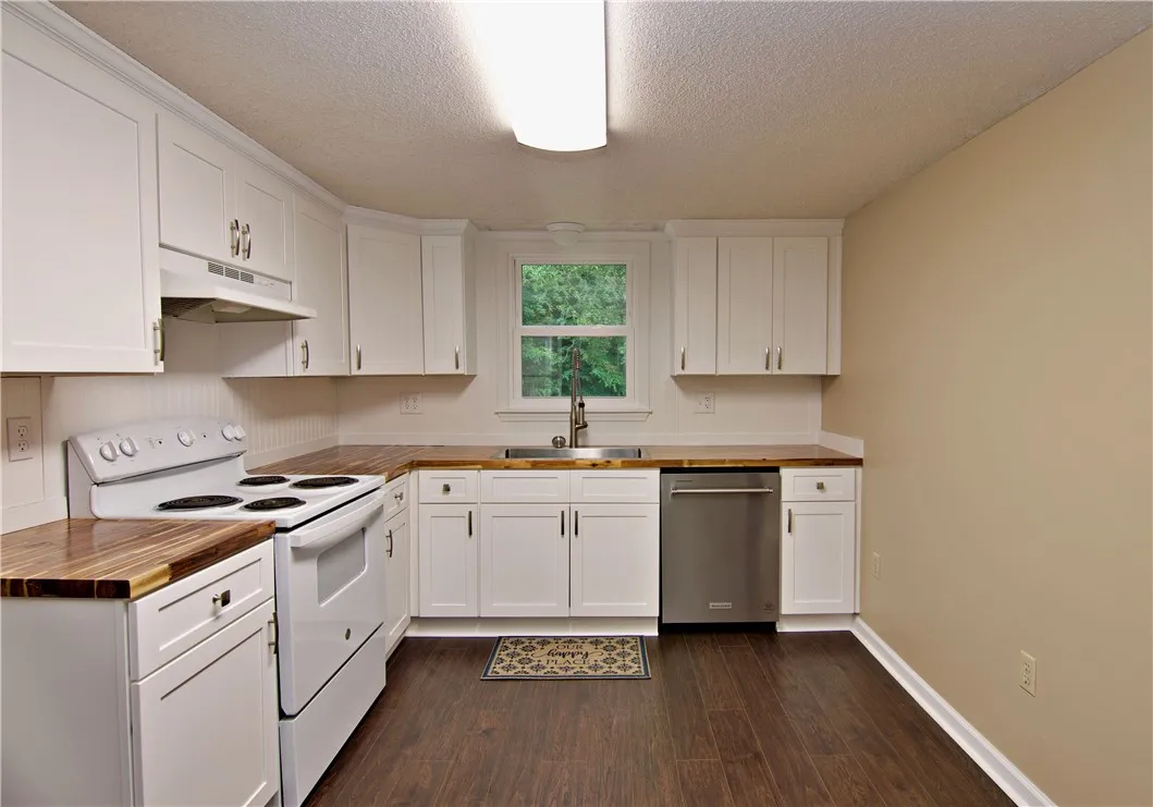 Property image 4 at 204 Aiken Street, Central, SC 29630