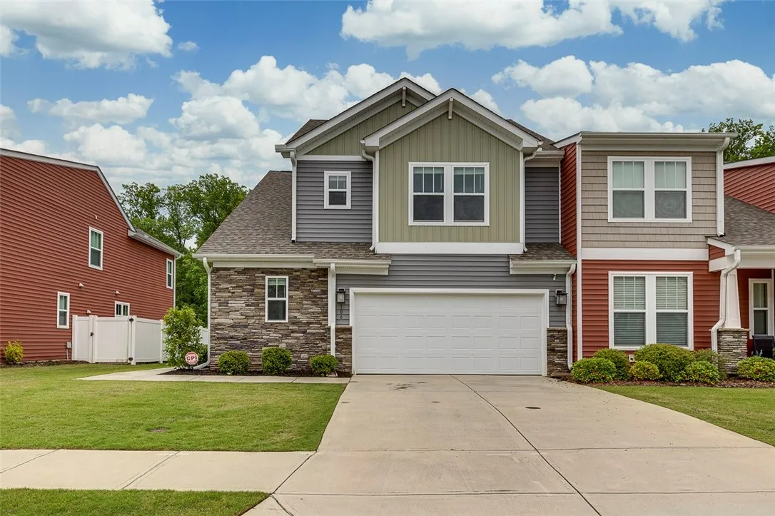 Property image 1 at 106 Creekhaven Lane, Taylors, SC 29687