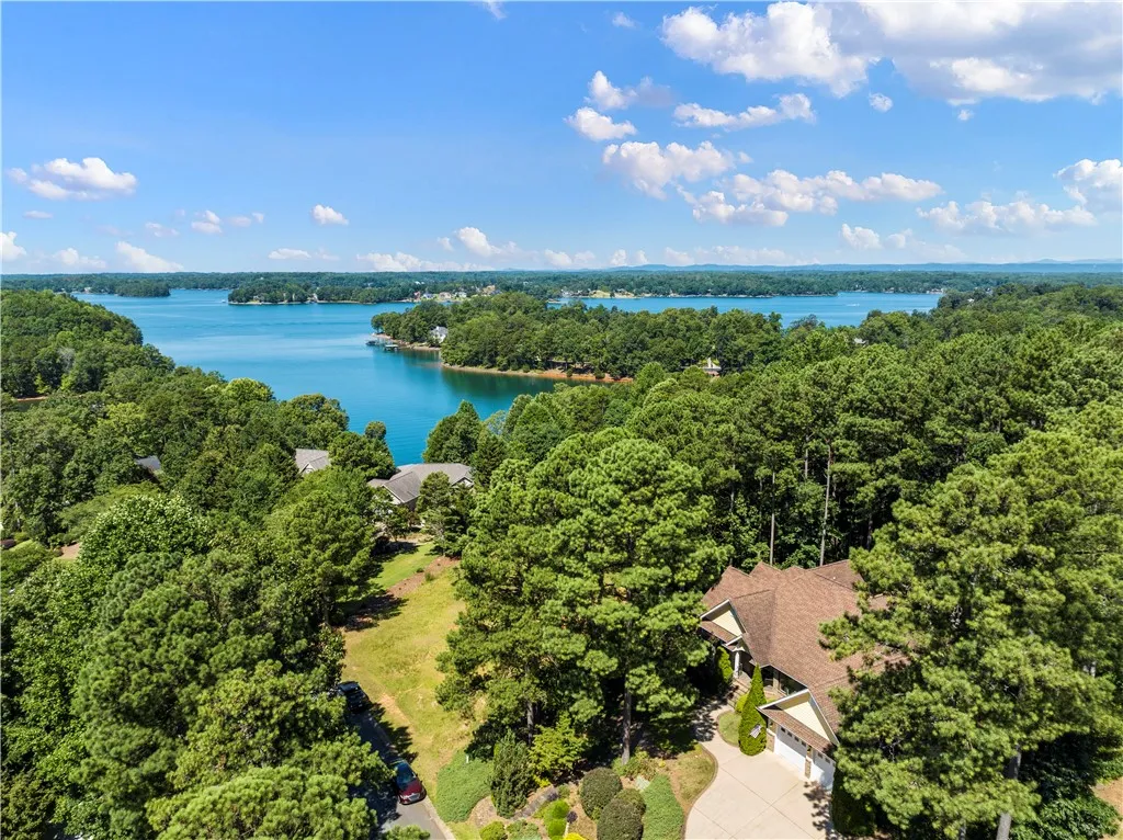 304 Oakleaf Court