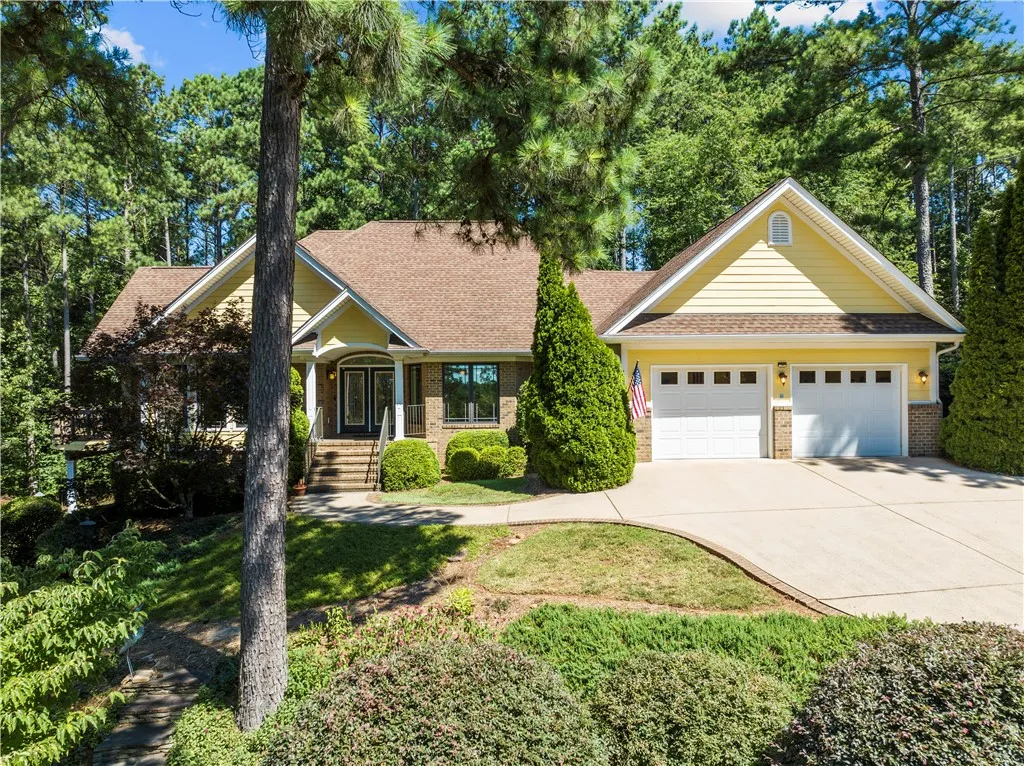 Property image 2 at 304 Oakleaf Court, Seneca, SC 29672