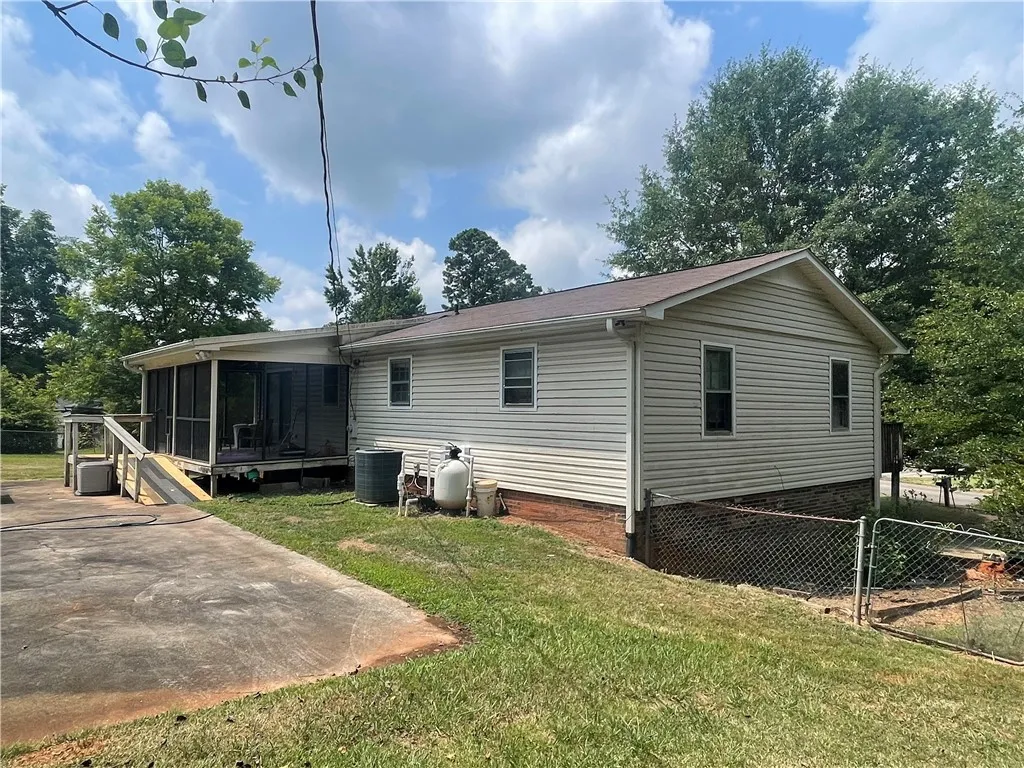 Property image 4 at 110 Kirk Drive, Seneca, SC 29678