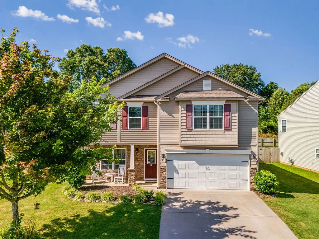Property image 2 at 211 Harlequin Drive, Moore, SC 29369