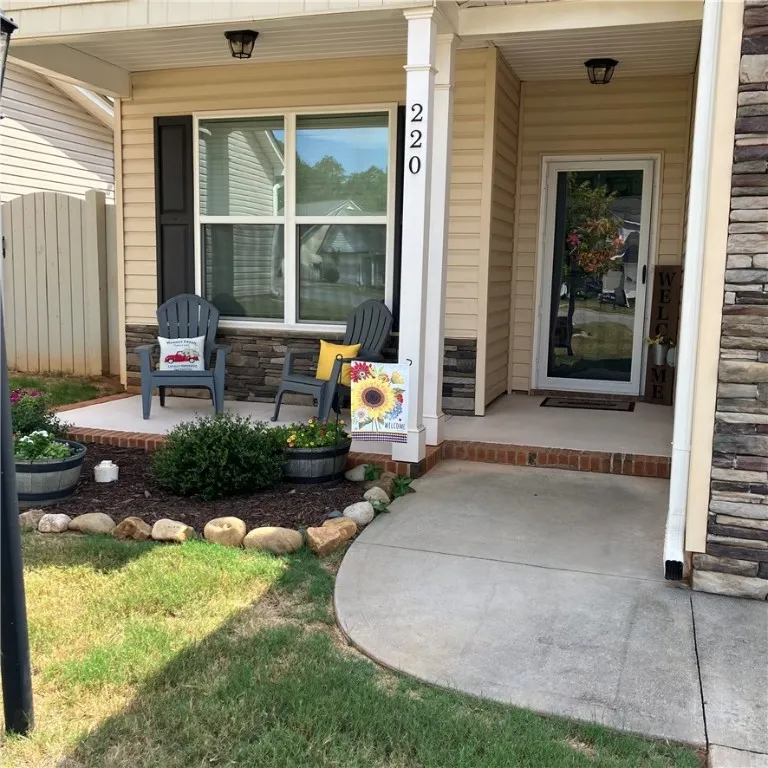 220 Magnolia Lane