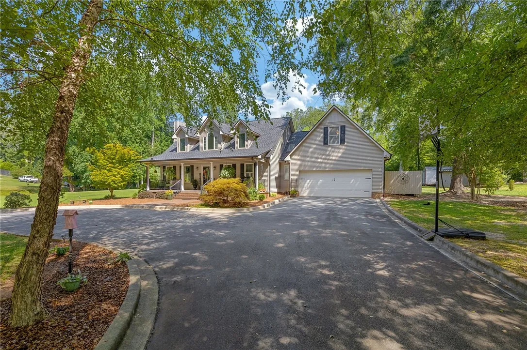 Property image 3 at 300 Horseshoe Drive, Seneca, SC 29678