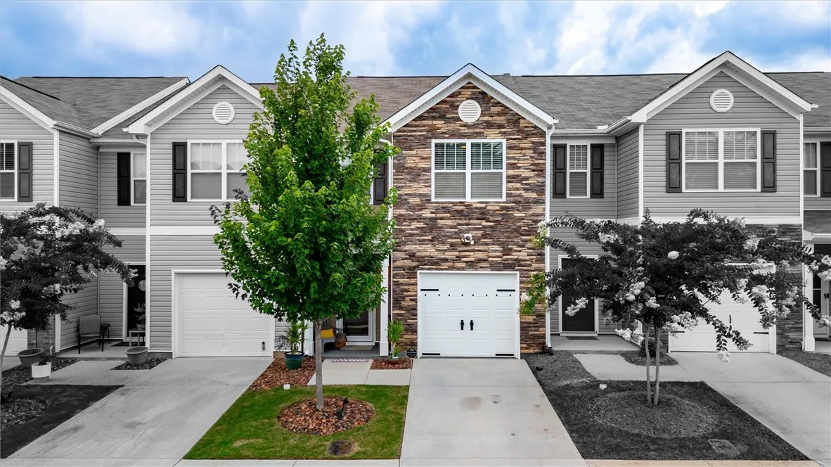 Property image 2 at 104 Southridge Court, Easley, SC 29642