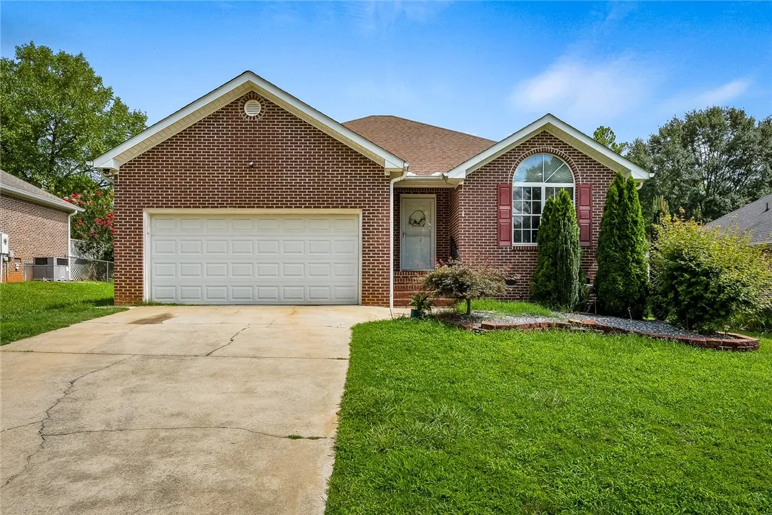 102 Woodbridge Circle
