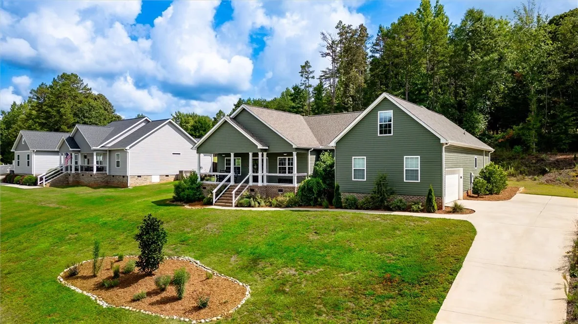 Property image 3 at 208 Puckett Mill Drive, Central, SC 29630