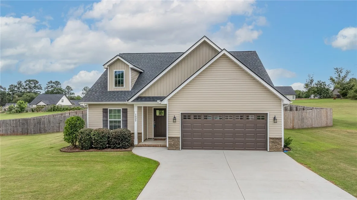 1032 Stoneham Circle