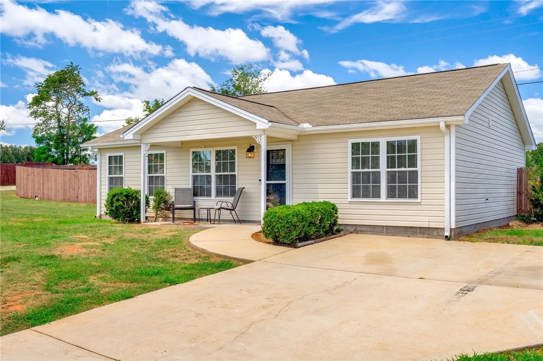Property image 2 at 106 Flynn Drive, Anderson, SC 29626