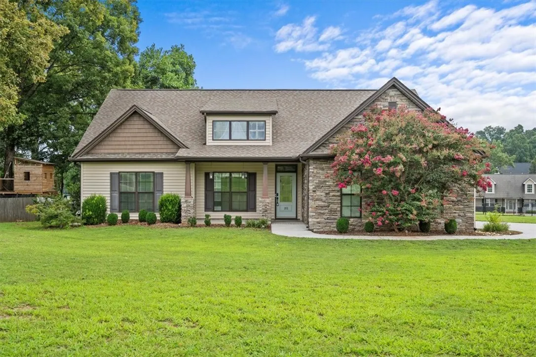 101 Scottlyn Court