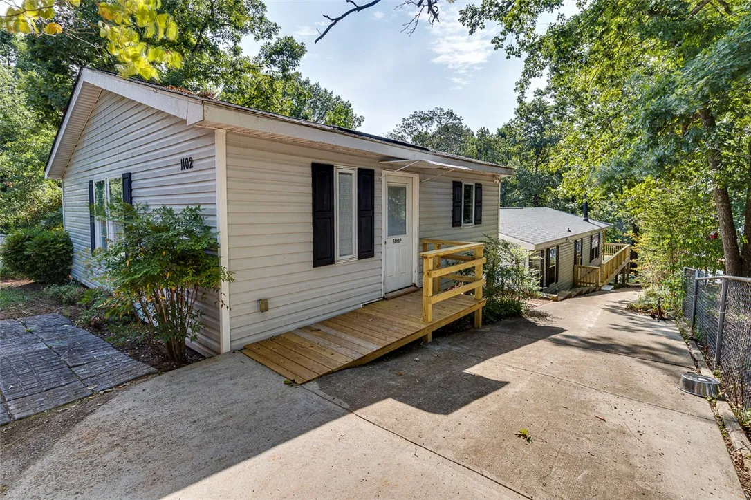 1102 Lakeshore Drive