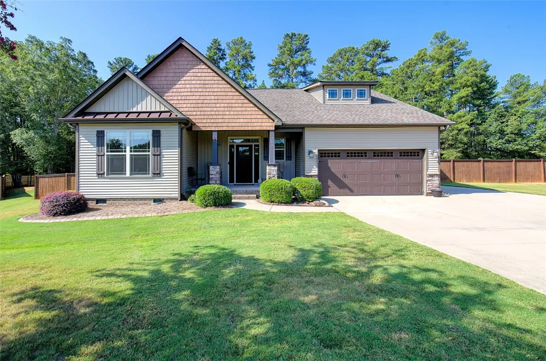 Property image 2 at 204 Pineknoll Circle, Easley, SC 29642