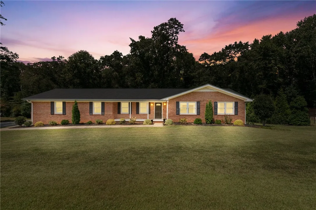 1153 Lakeview Drive