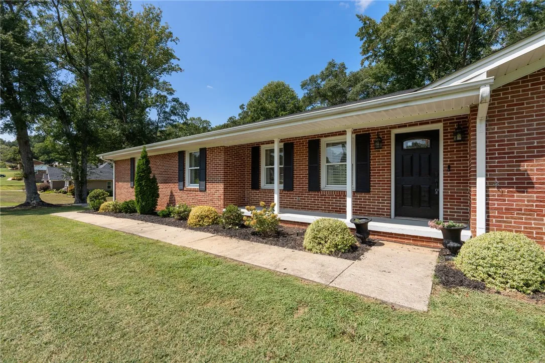 Property image 2 at 1153 Lakeview Drive, Greenville, SC 29611