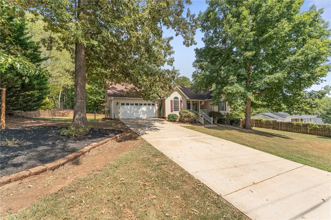Property image 2 at 703 Sunny Shore Lane, Anderson, SC 29621