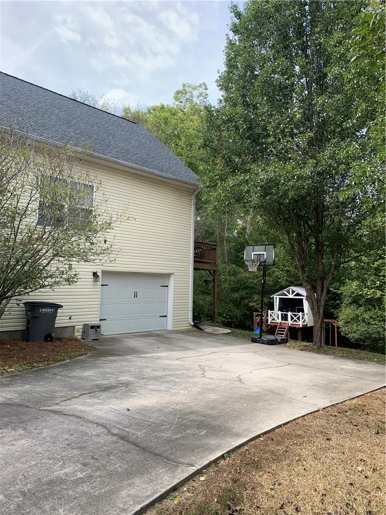 Property image 3 at 102 Ashton Drive, Liberty, SC 29657