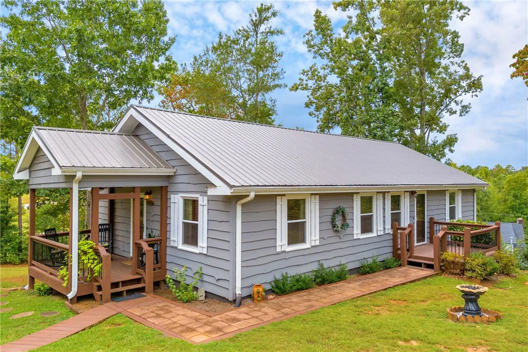 Property image 2 at 1009 Hillsborough Drive, Seneca, SC 29678
