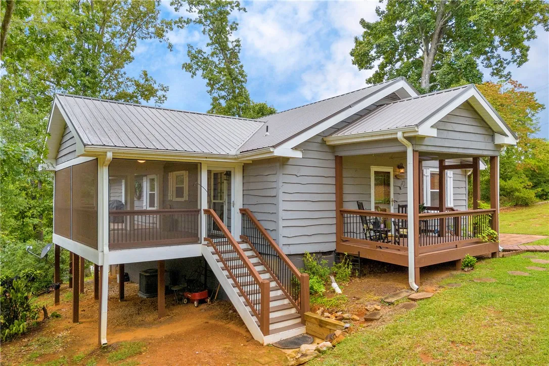 Property image 5 at 1009 Hillsborough Drive, Seneca, SC 29678