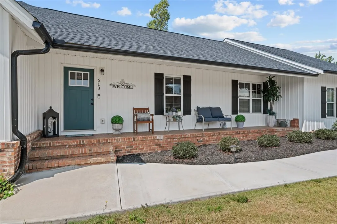 Property image 4 at 613 W Quincy Road, Seneca, SC 29678
