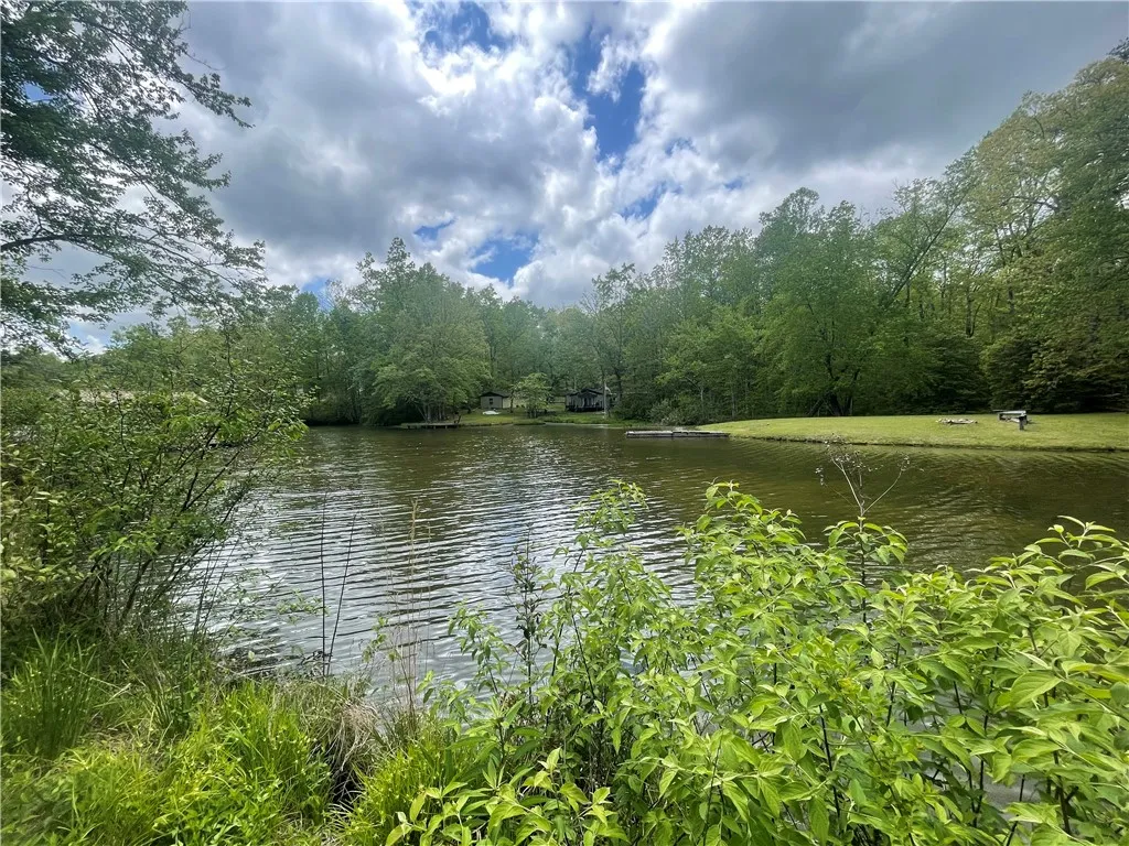 Lake Becky, Mountain Rest Community