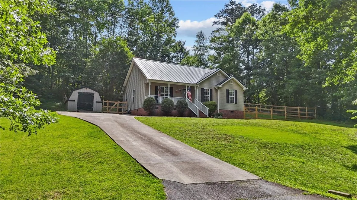 Property image 3 at 129 Eastview Drive, Pickens, SC 29671