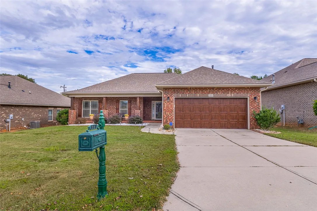 Property image 2 at 305 Rabbit Run Trail, Simpsonville, SC 29681