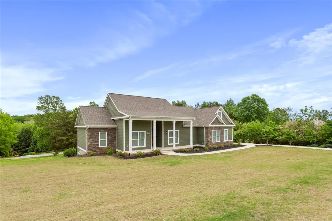 Property image 2 at 601 S Acorn Way, Seneca, SC 29672