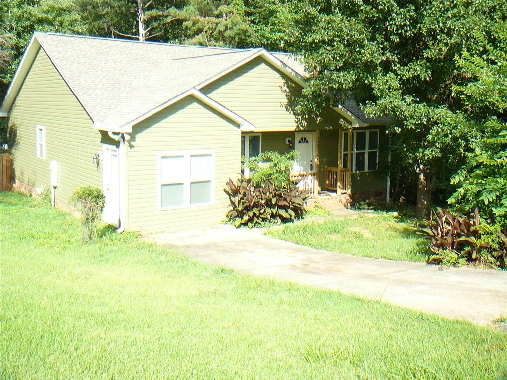 Long Meadow, Anderson Community