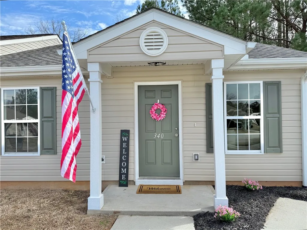 Property image 2 at 340 Oak Knoll Court, Seneca, SC 29678