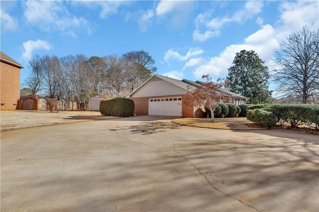 Property image 3 at 302 Holly Creek Drive, Anderson, SC 29621