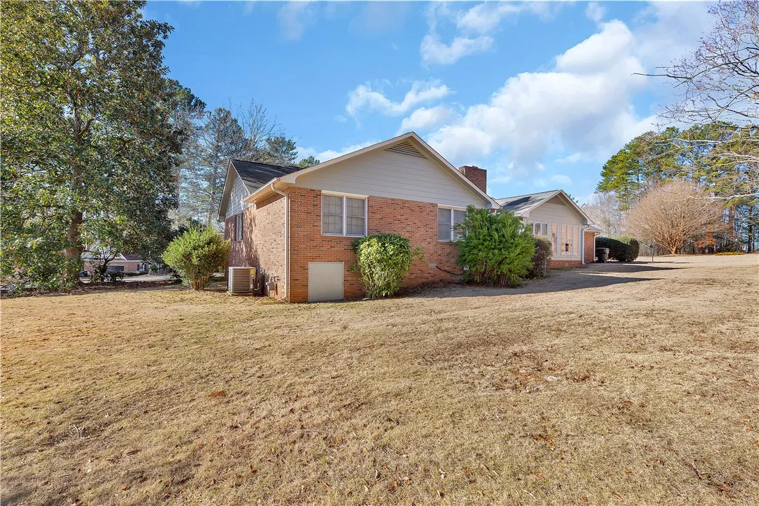 Property image 4 at 302 Holly Creek Drive, Anderson, SC 29621